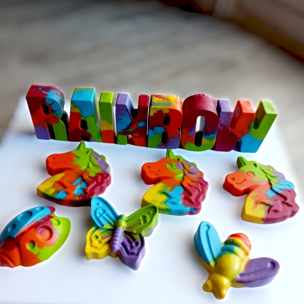 Rainbow baby toy crayons